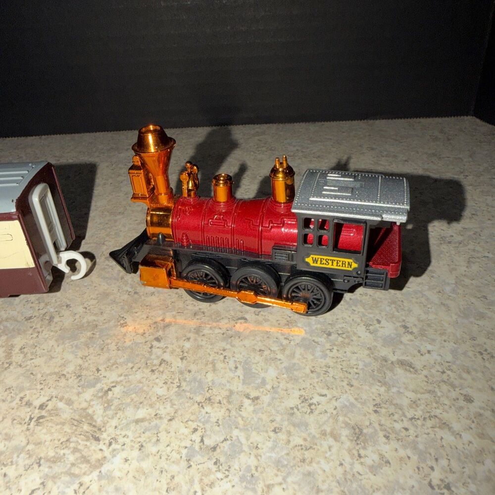 Tomy Thomas Passenger car and Western Engine (they do not connect) - Picture 3 of 4